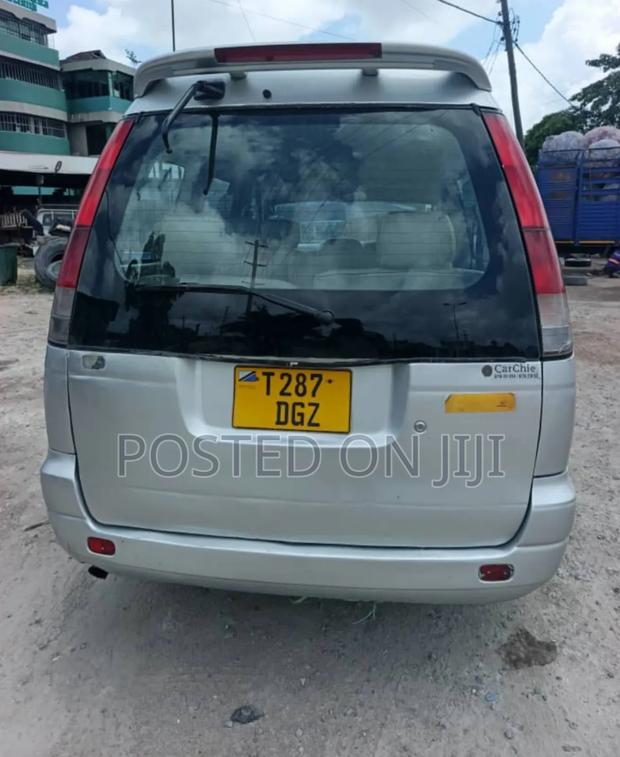 Toyota Noah 2003 Silver