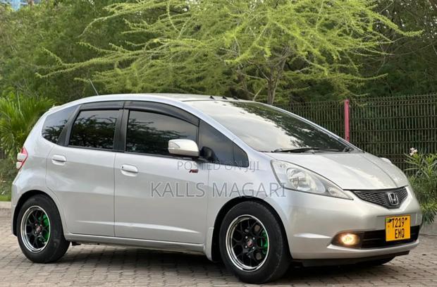 Honda Fit Shuttle 2011 Silver