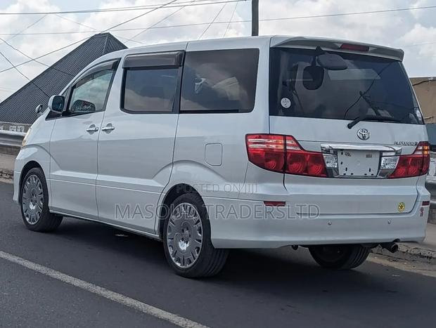 Toyota Alphard 2.4 Petrol AWD 2006 White