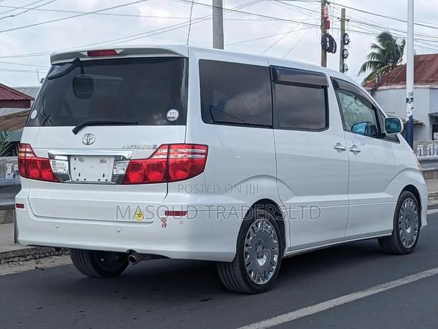 Toyota Alphard 2.4 Petrol AWD 2006 White