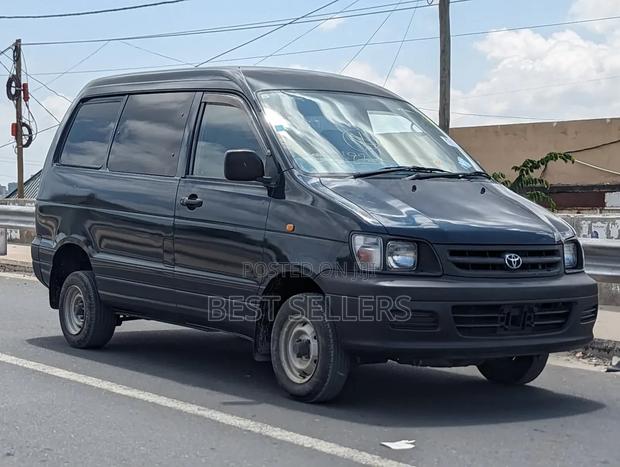Toyota Noah 2.0 AWD (8 Seater) 2004 Black