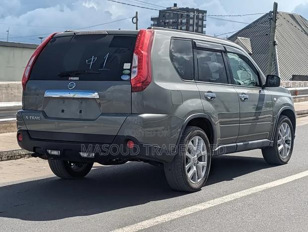 Nissan X-Trail 2.0 Petrol XE 2011 Gray