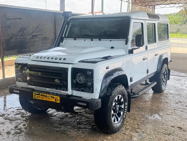Land Rover Defender 2016 Off white