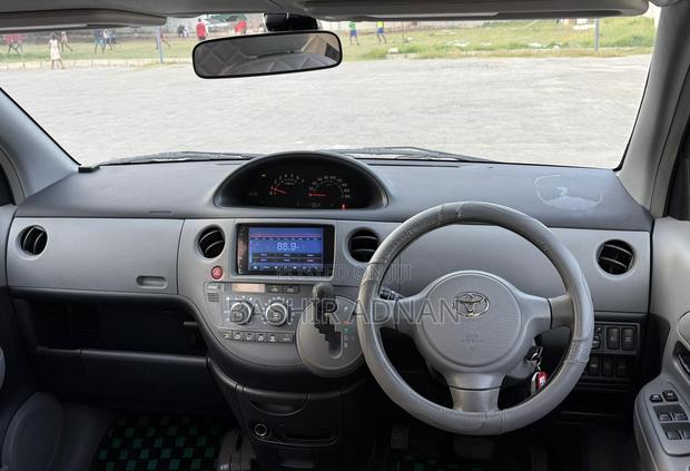 Toyota Sienta 1.5 FWD 2008 Black