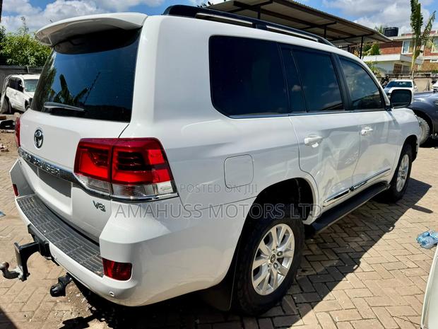 Toyota Land Cruiser 2020 White