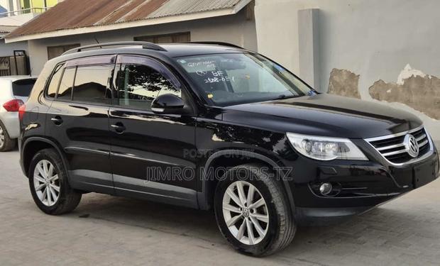 Volkswagen Tiguan 2010 Black