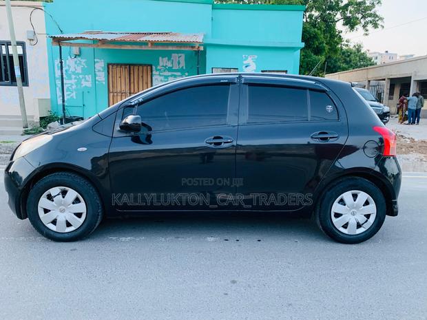 Toyota Vitz 2005 Black