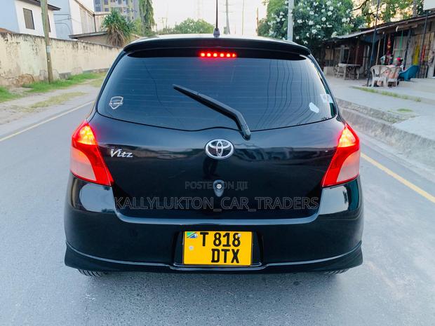 Toyota Vitz 2005 Black
