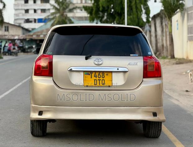 Toyota Corolla RunX 2002 Gold