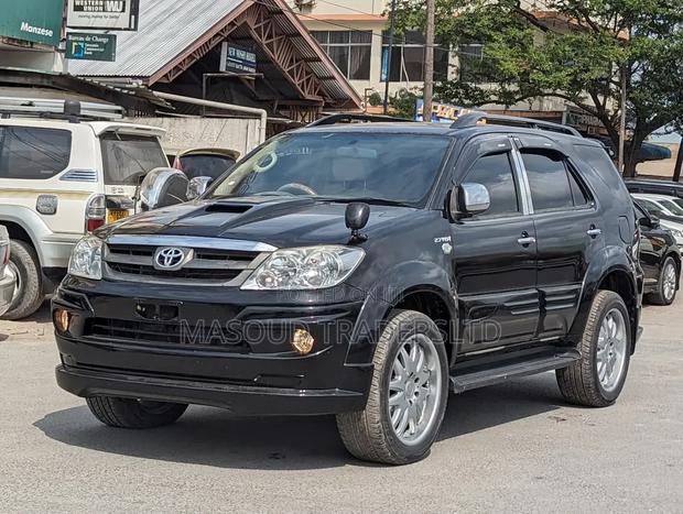 Toyota Fortuner 2.5 D AWD 2006 Black