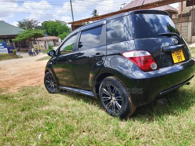 Toyota IST 2005 Black