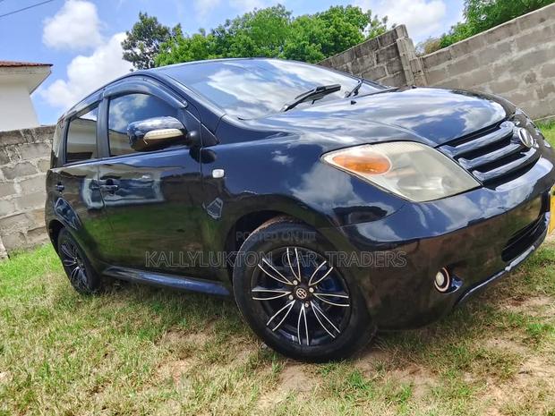 Toyota IST 2005 Black