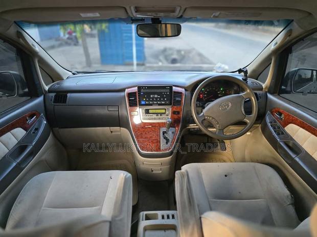 Toyota Alphard 2005 Silver