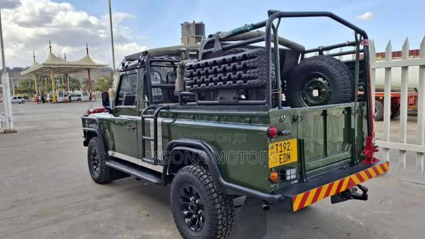 Land Rover Defender 2002 Green