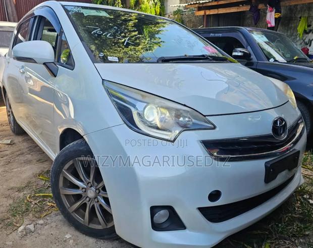 Toyota Ractis 2014 Off white