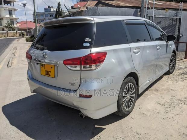 Toyota Wish 2012 Silver