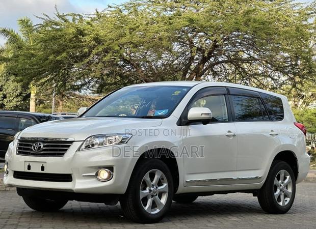 Toyota Vanguard 2012 White