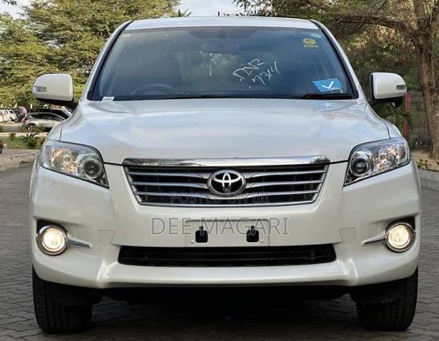 Toyota Vanguard 2012 White