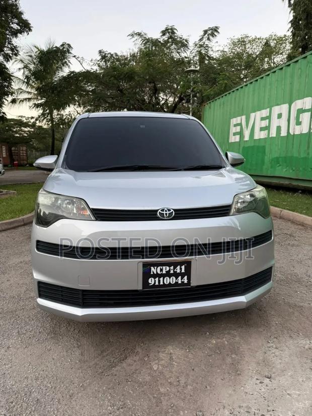 Toyota Porte 2014 Silver