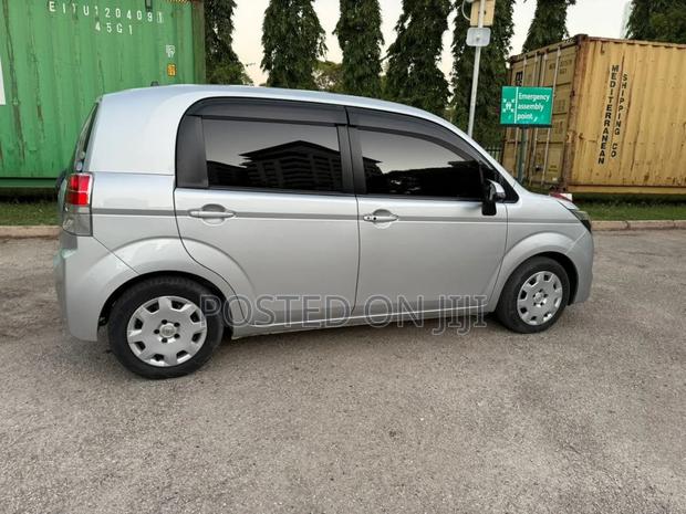 Toyota Porte 2014 Silver