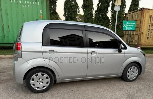 Toyota Porte 2014 Silver