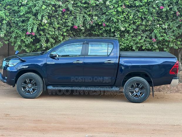 Toyota Hilux 2020 Gray