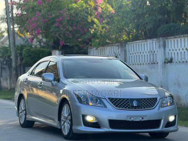 Toyota Crown 2009 Silver