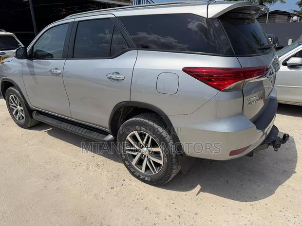 Toyota Fortuner 2.4 D AWD 2017 Gray