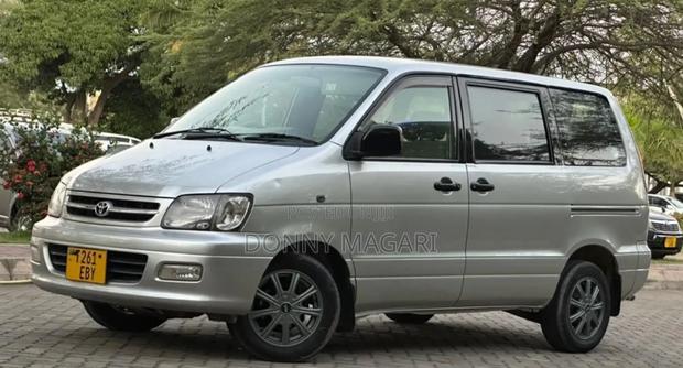 Toyota Noah 2002 Silver