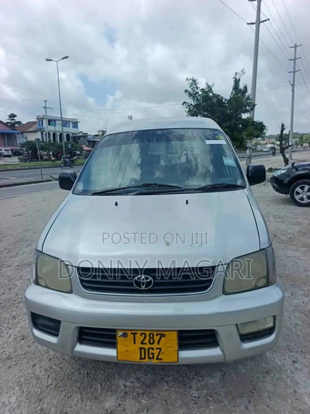 Toyota Noah 2003 Silver