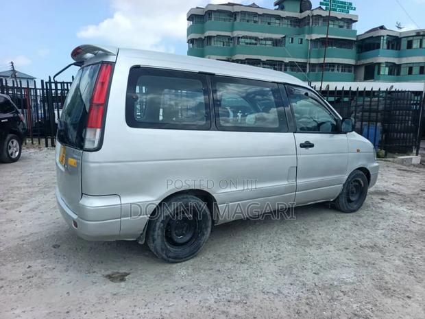 Toyota Noah 2003 Silver