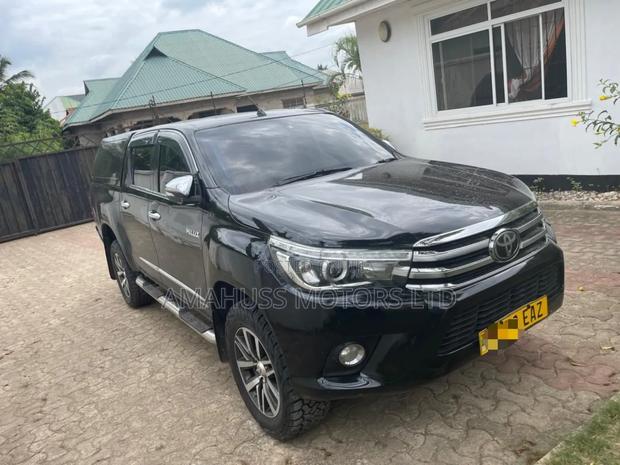 Toyota Hilux 2019 Black