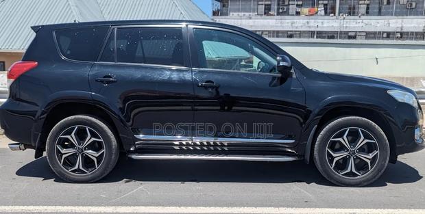 Toyota Vanguard 2010 Black