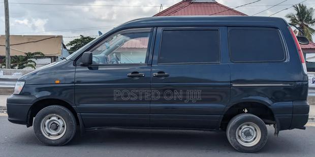 Toyota TownAce Noah 2001 Black