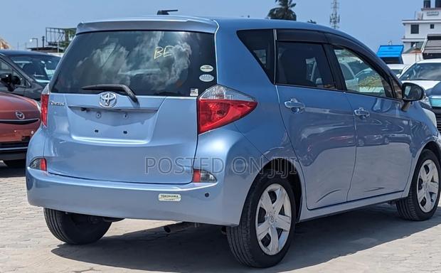Toyota Ractis 2011 Blue