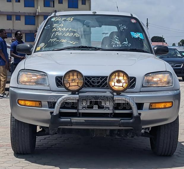 Toyota RAV4 1996 Silver