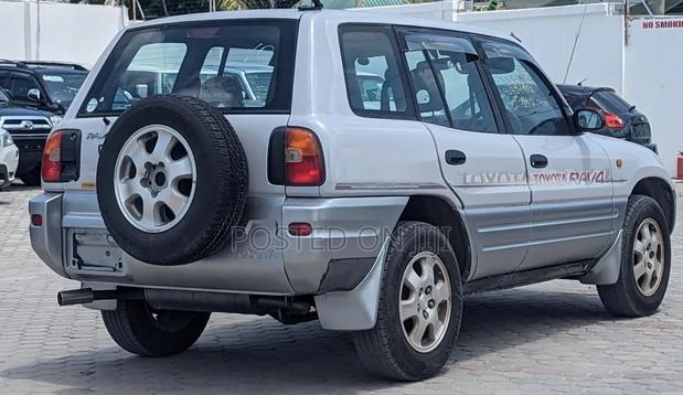 Toyota RAV4 1996 Silver