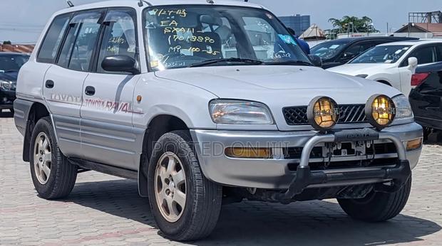 Toyota RAV4 1996 Silver