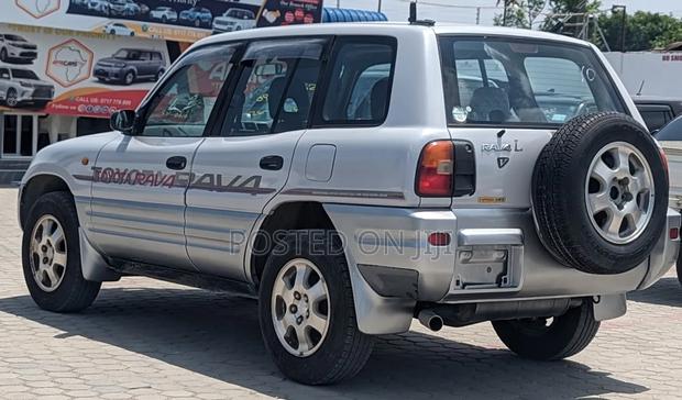 Toyota RAV4 1996 Silver