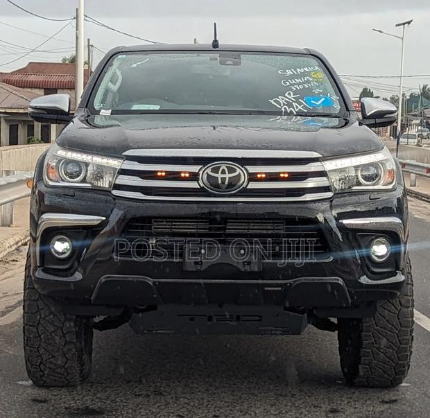 Toyota Hilux 2018 Black