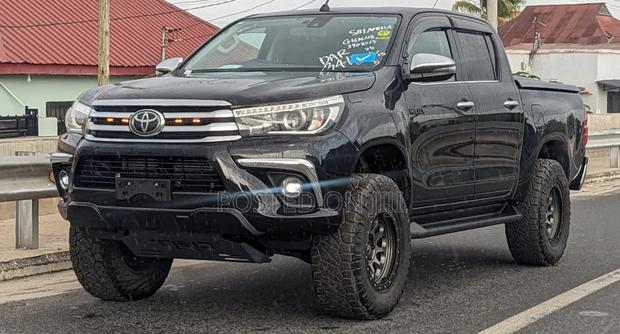 Toyota Hilux 2018 Black