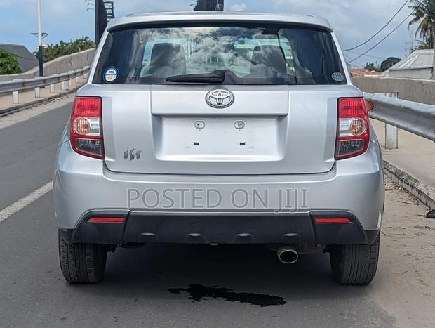 Toyota IST 2007 Silver