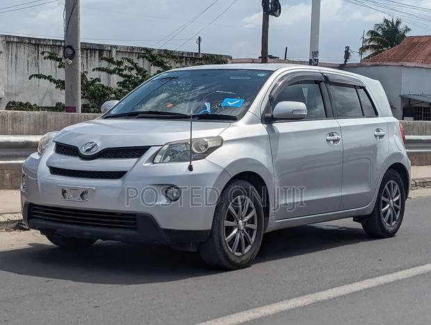 Toyota IST 2007 Silver