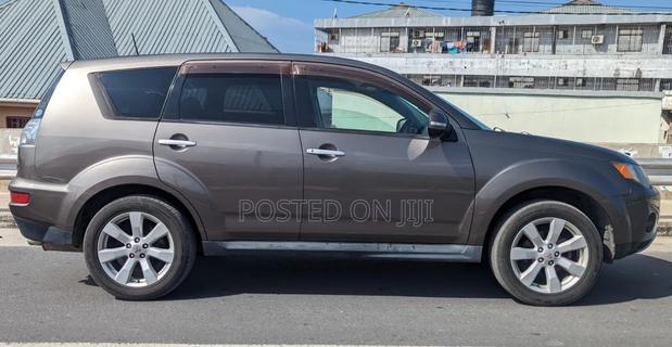Mitsubishi Outlander 2010 Gray