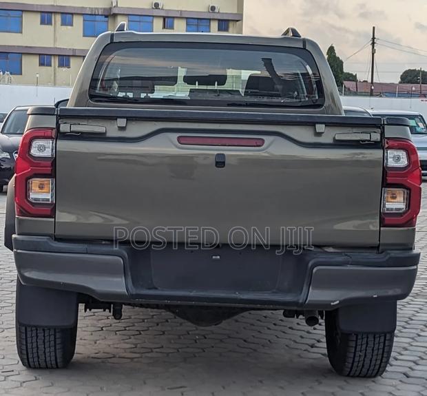 Toyota Hilux 2018 Gray