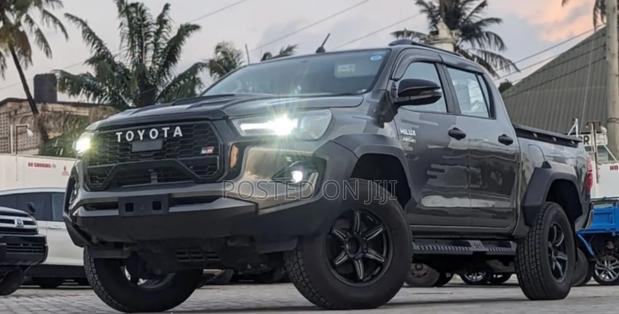 Toyota Hilux 2018 Gray