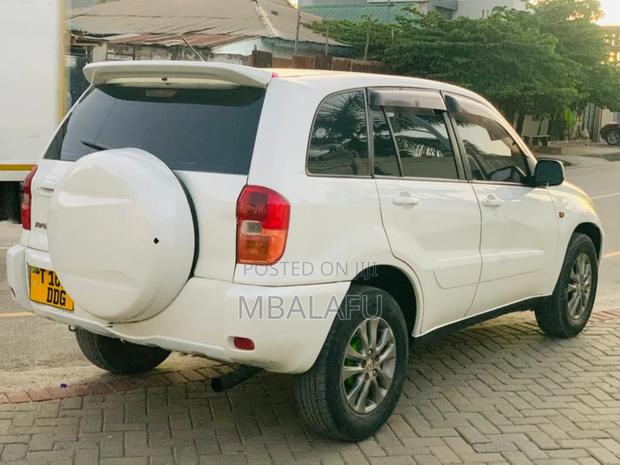 Toyota RAV4 Automatic 2003 White
