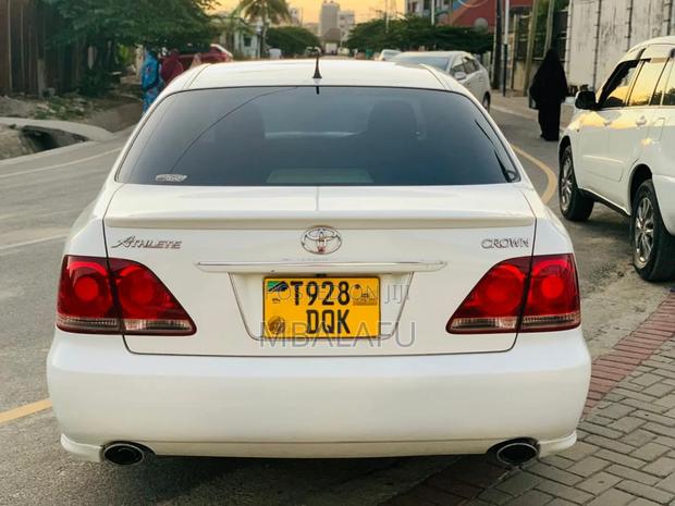 Toyota Crown Royale 2005 White
