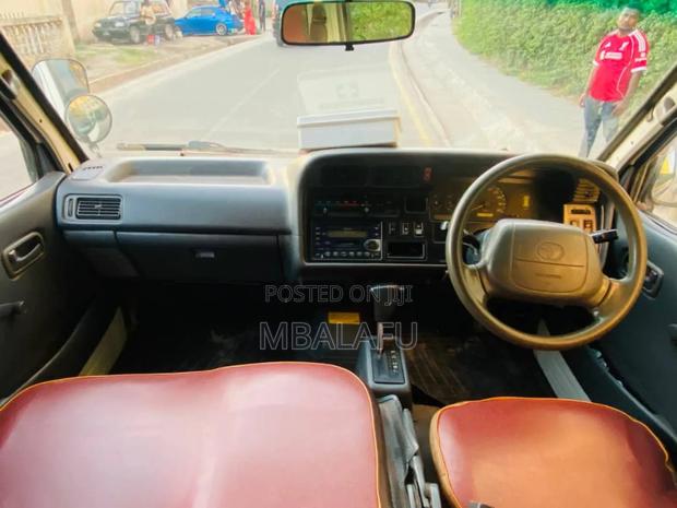 Toyota HiAce 1998 White
