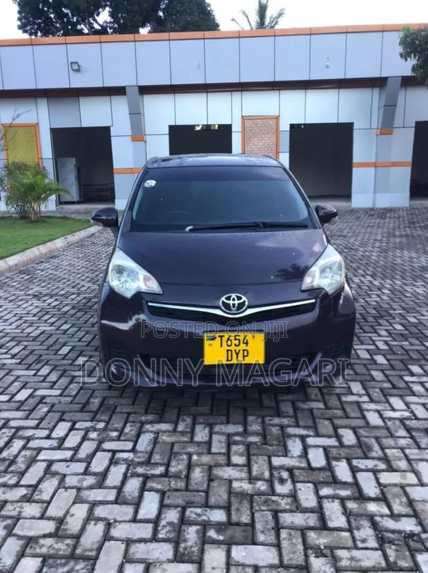 Toyota Ractis 2012 Maroon